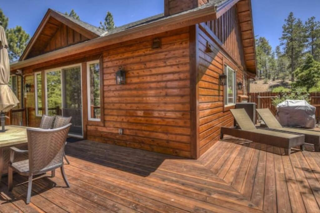 Custom Single Story Cabin With Jacuzzi Pool Table & Big Game Room With Arcade Games Big Bear Lake Exterior foto