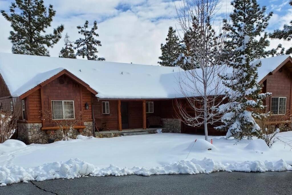 Custom Single Story Cabin With Jacuzzi Pool Table & Big Game Room With Arcade Games Big Bear Lake Exterior foto