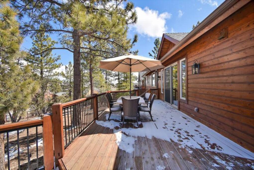 Custom Single Story Cabin With Jacuzzi Pool Table & Big Game Room With Arcade Games Big Bear Lake Exterior foto
